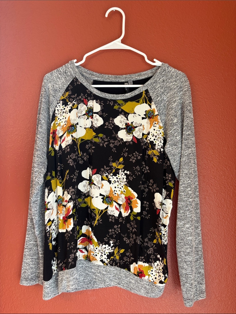 Kut from the Kloth Black Floral Raglan Sweatshirt with Gray Sleeves